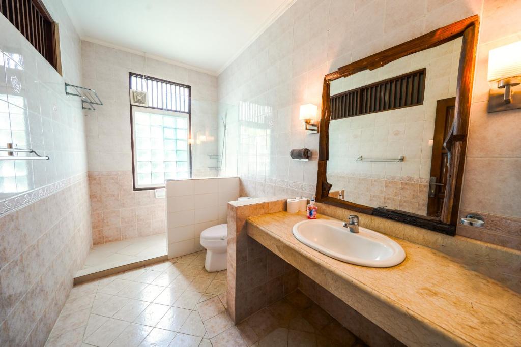 KUTA Villa - 6 bedrooms - 6 bathrooms - Great Location - SANKET photo