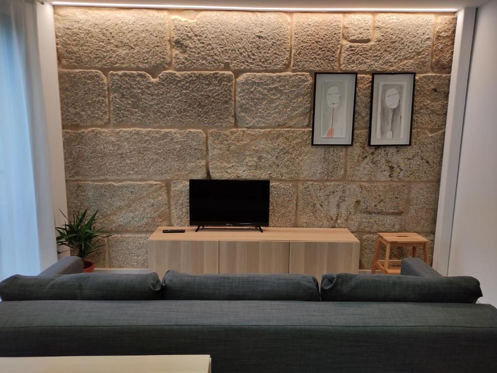 Cánovas 21, Carballino