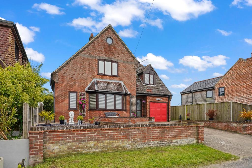 House - Sleeps 6 & Free parking, Great Yarmouth