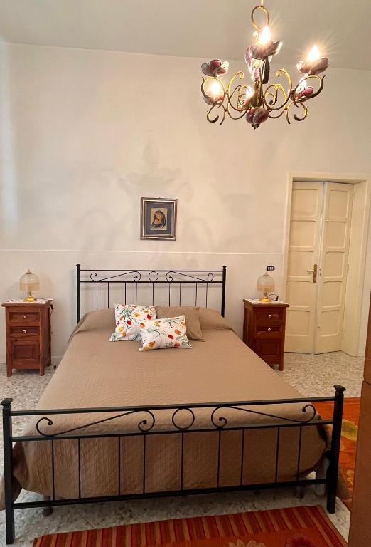 House fifty, Galatina