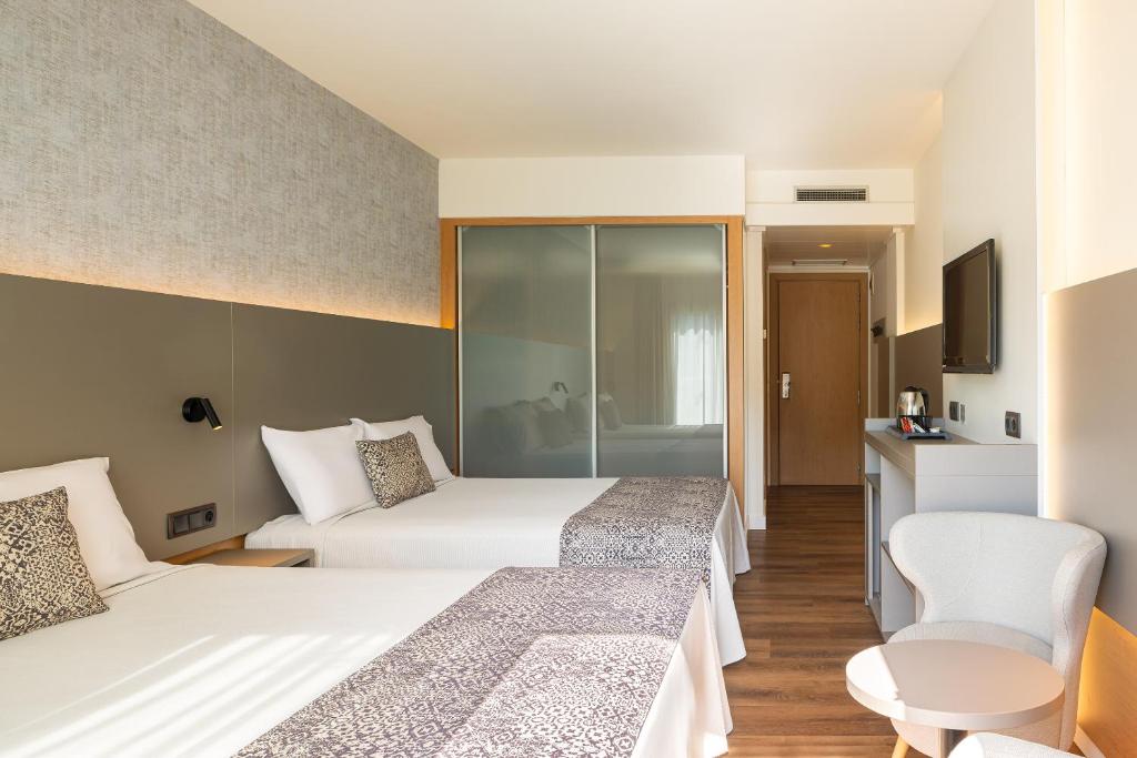 Golden Bahía de Tossa & Spa 4* Sup. — Pokoje in Tossa de Mar, Katalonia