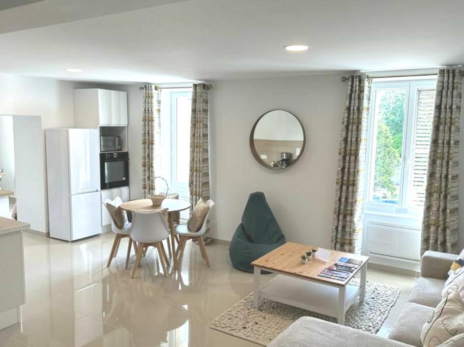 cocoon 52 m2 new, beautiful view castle and mountain, Foix