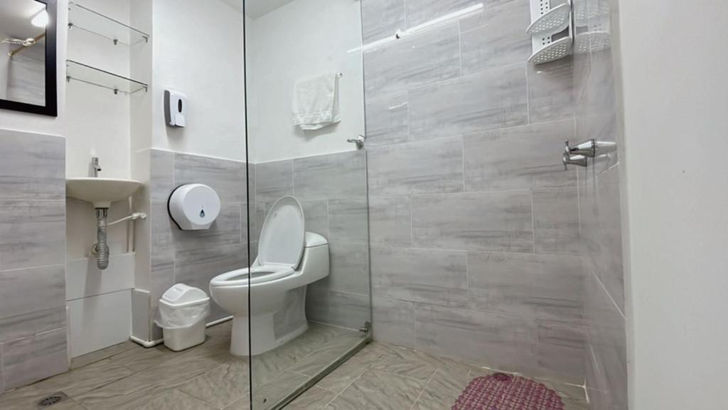 LLERAS PLACE HOTEL - 2