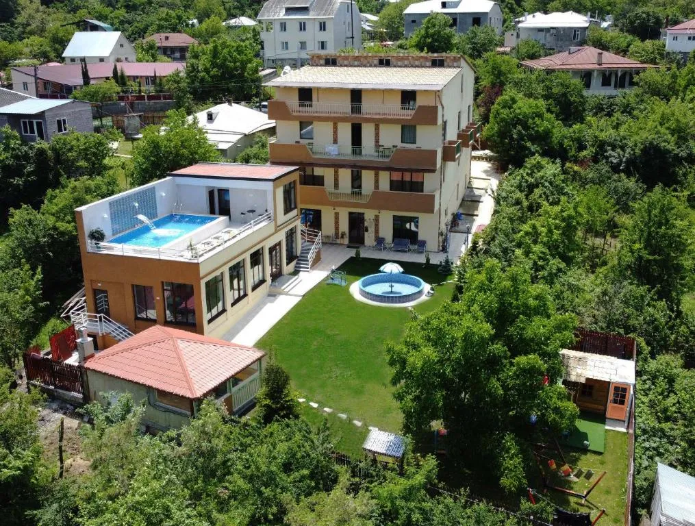 Hotel Legiandro Surami, hotel in Surami