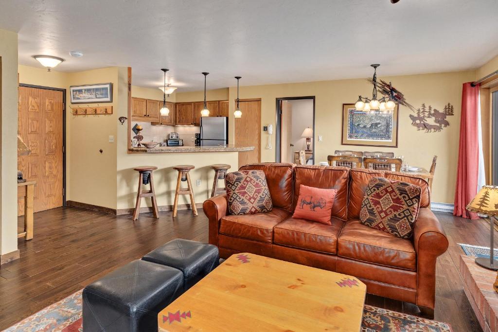 Bear Claw 107 - Ski-in Ski-out Condo!, Steamboat Springs