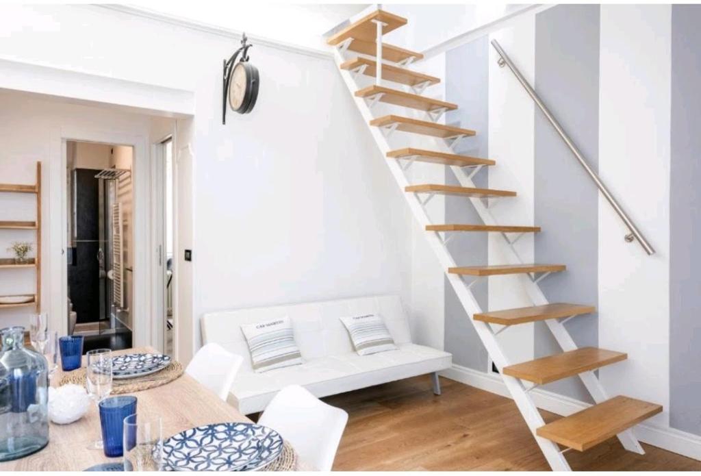 Whale Song Apartment - with private parking - 4