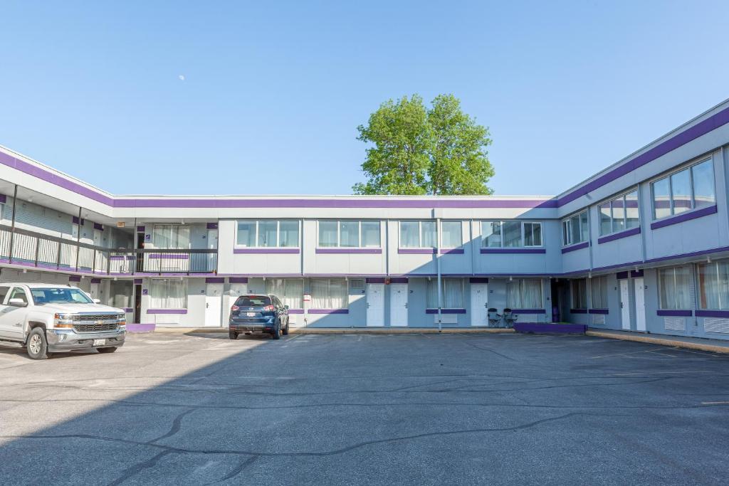 Knights Inn North Bay photo