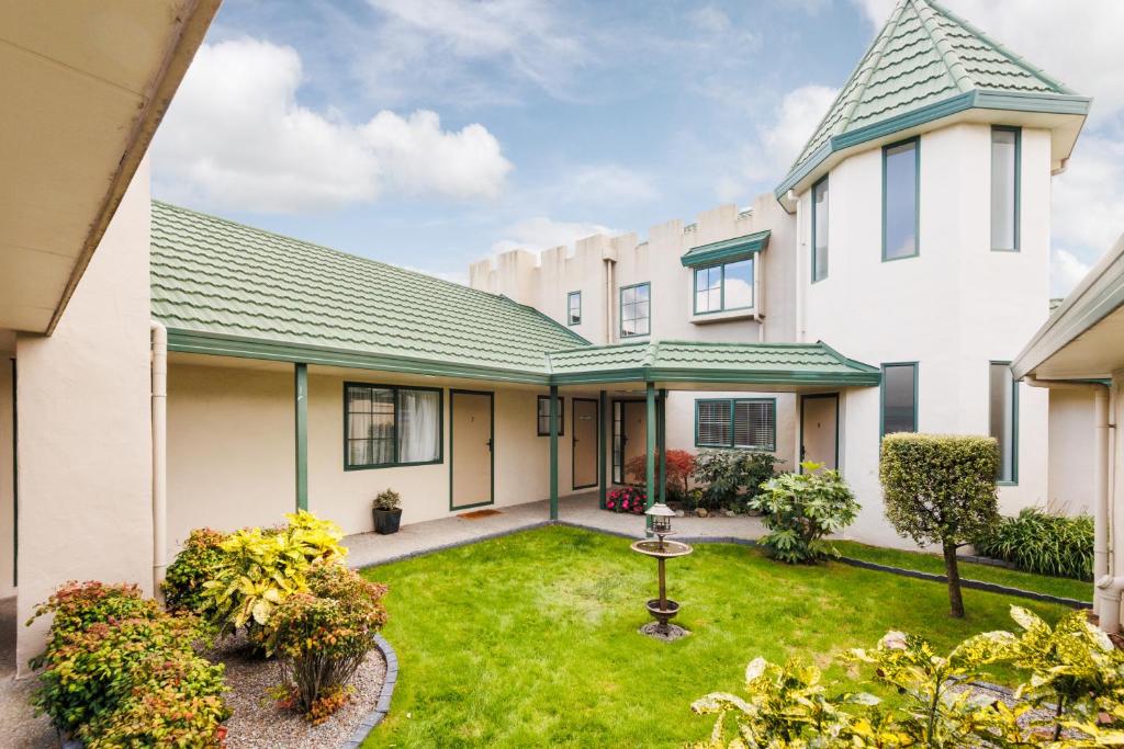 Garden, Camelot Motor Lodge and Conference Centre in Palmerston North