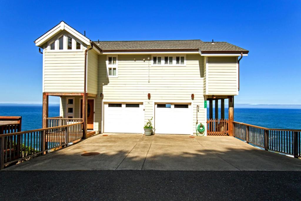 Incredible Ocean View, Oceanfront! Hot Tub! Shelter Cove, CA photo