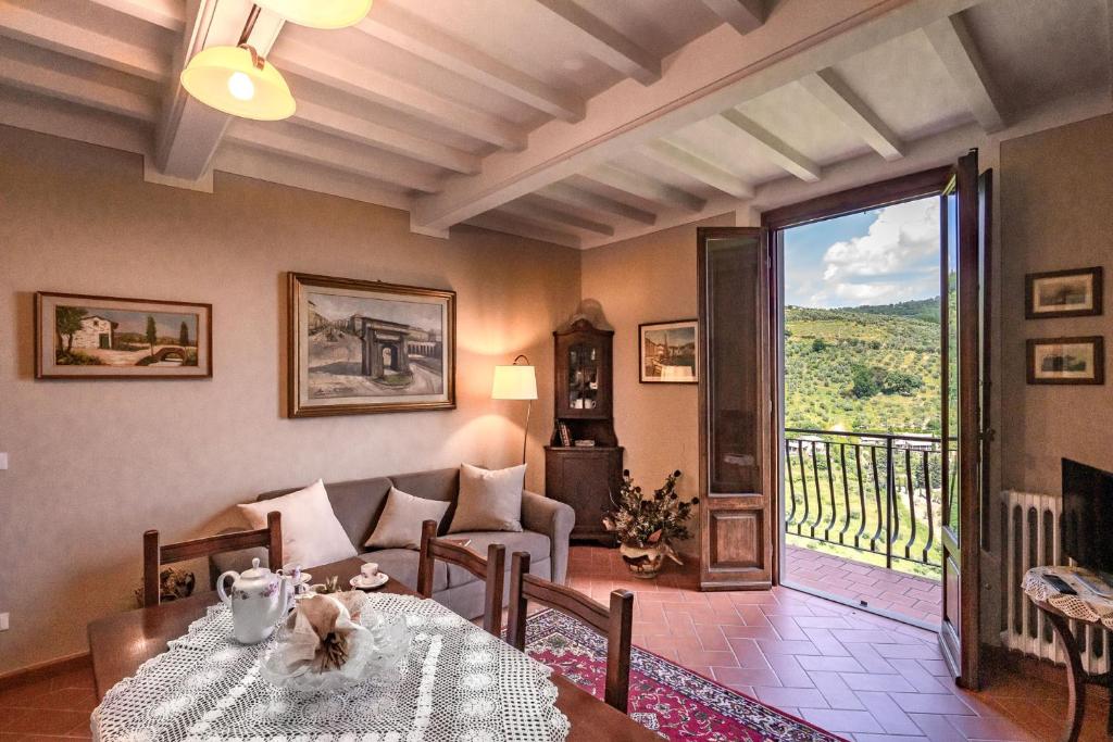 Panoramic apartment, Massa