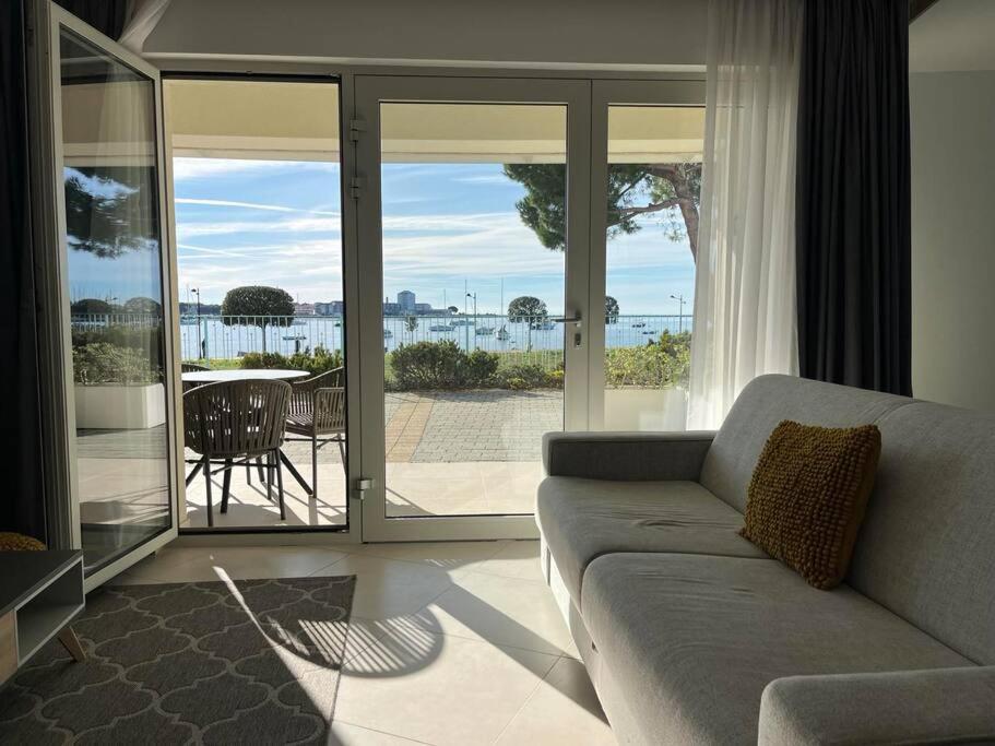 Superior Seaview Apt. with Pool, Umag