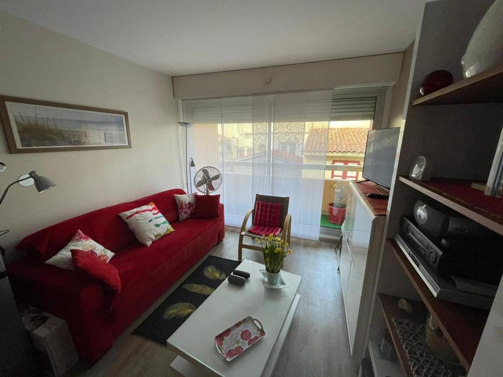 Charmant appartement à 50m de la plage avec terrasse, parking privé et balcon aménagé - FR-1-413-216 - 2