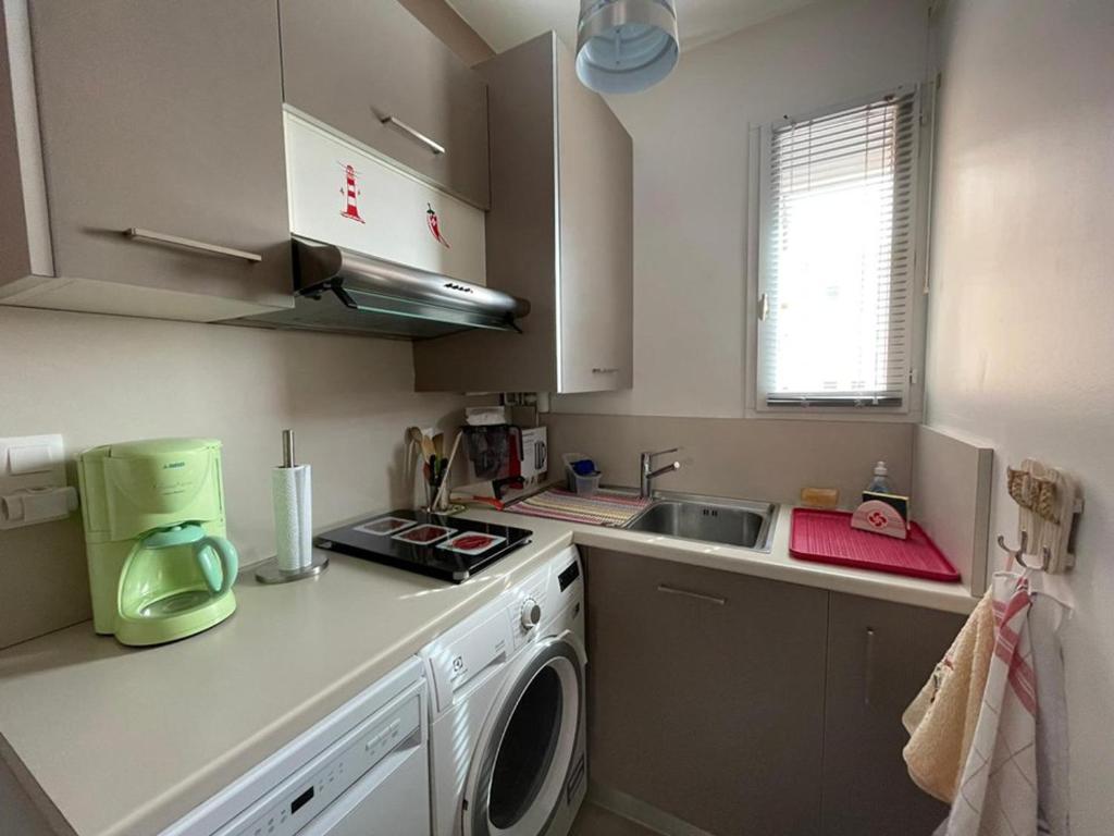 Charmant appartement à 50m de la plage avec terrasse, parking privé et balcon aménagé - FR-1-413-216 - 4