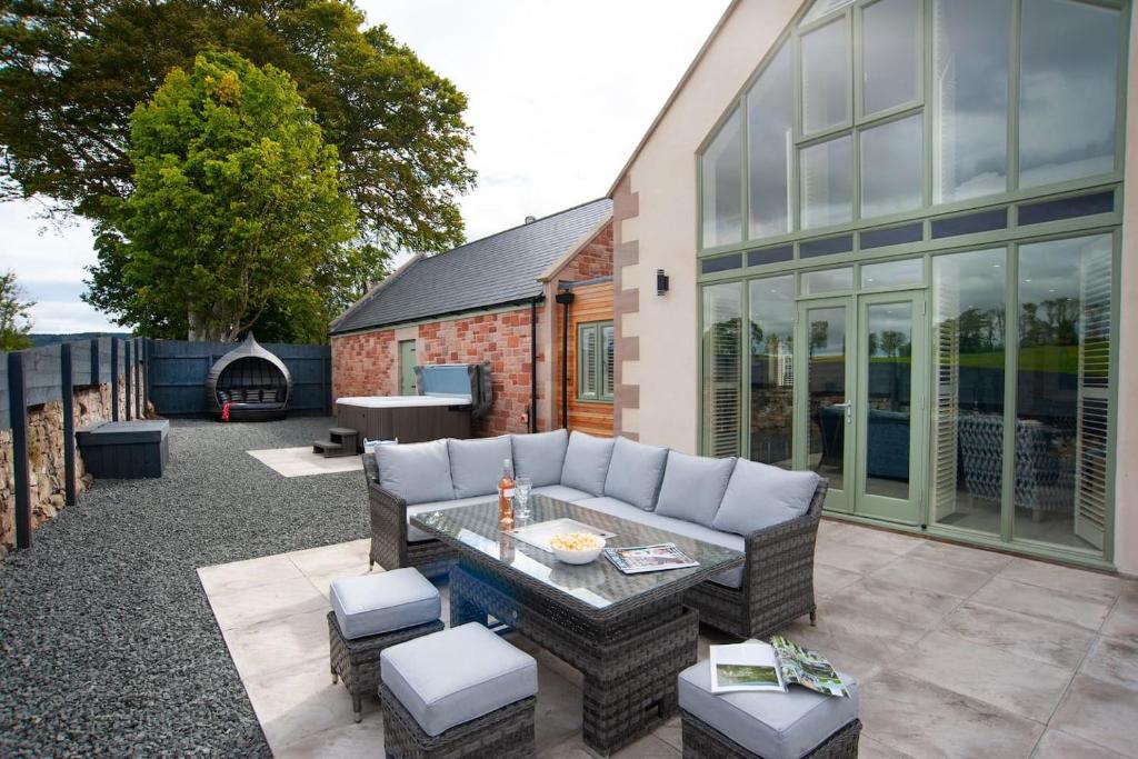 Sunset View, Hot Tub Haven for max 8 people, Chatton