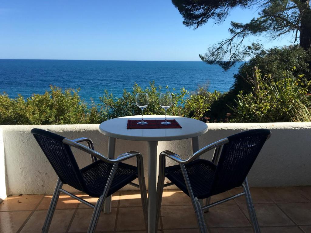 APPARTEMENTS MEDITERRANEENS avec piscine — Hotel in Tossa de Mar