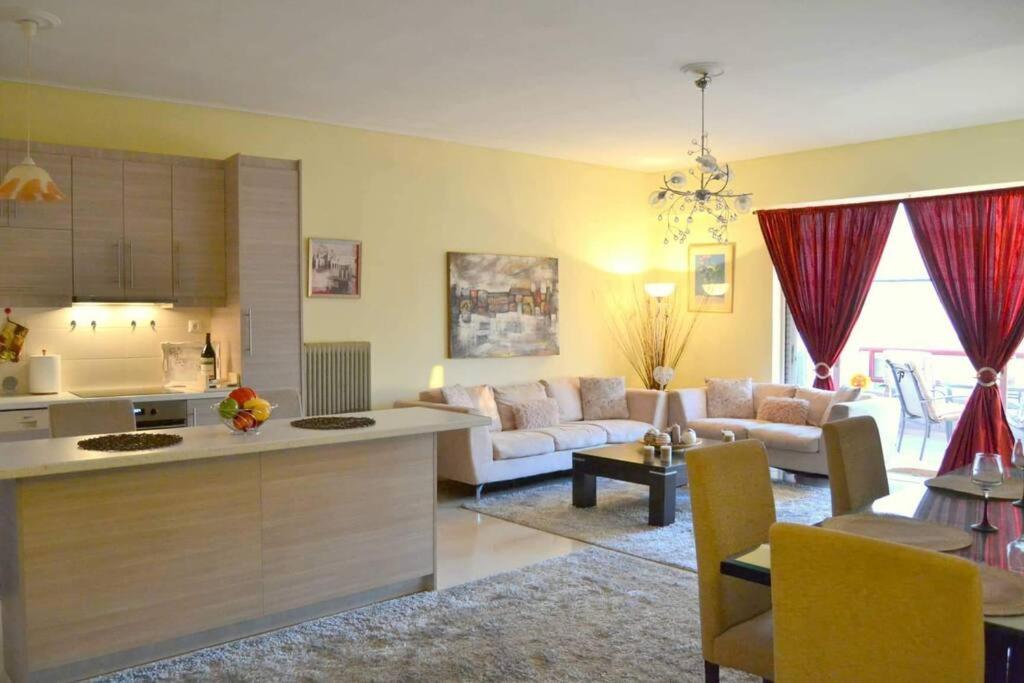 Next to the beach apartment., Kalamata