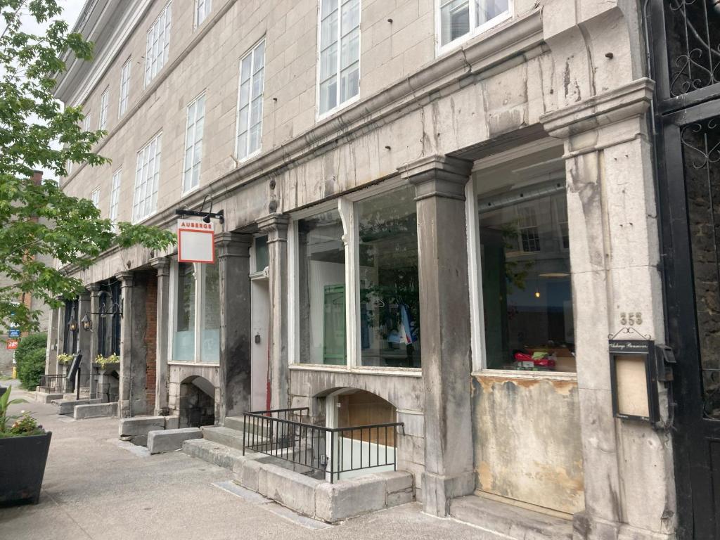 Exterior view, Alt Hostel in Montreal (QC)