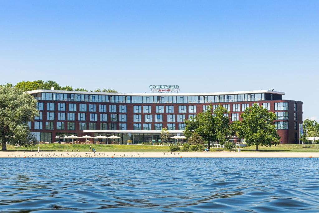 Courtyard Wolfsburg photo