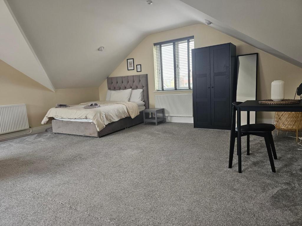 1 Bed Loft - Sleeps 2 - Parking - Wifi, Newport