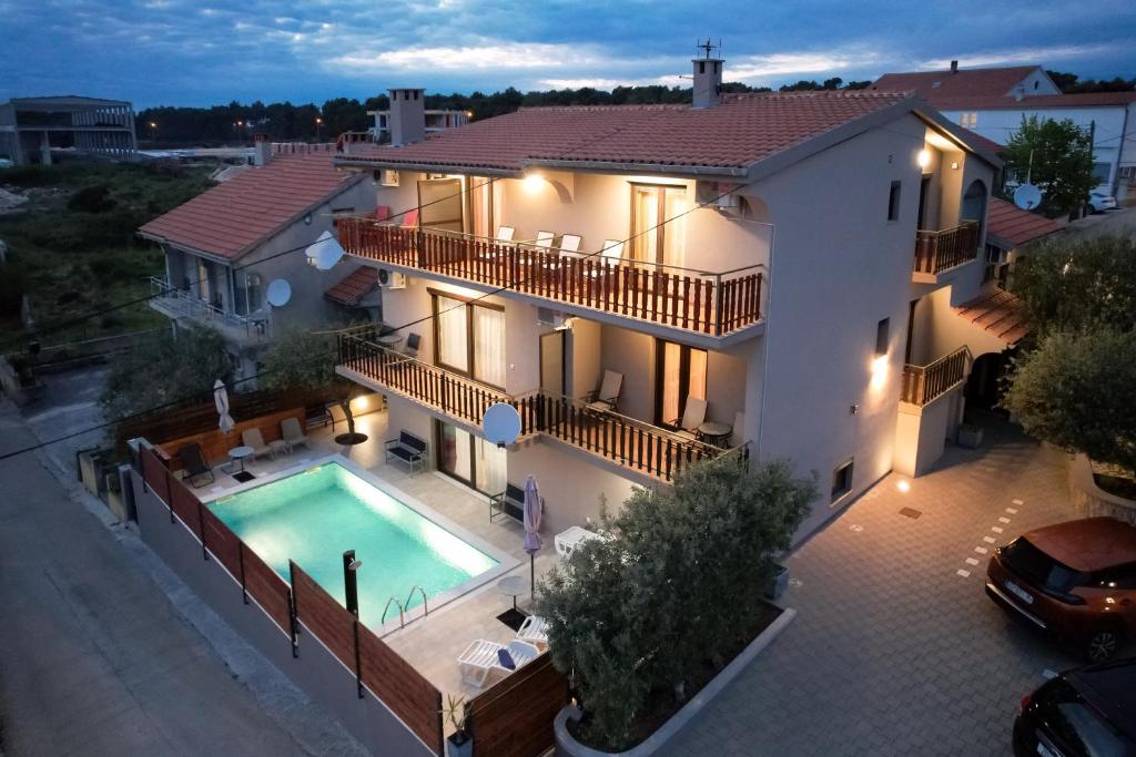 Pool Apartments Julia — Hotel in Zadar