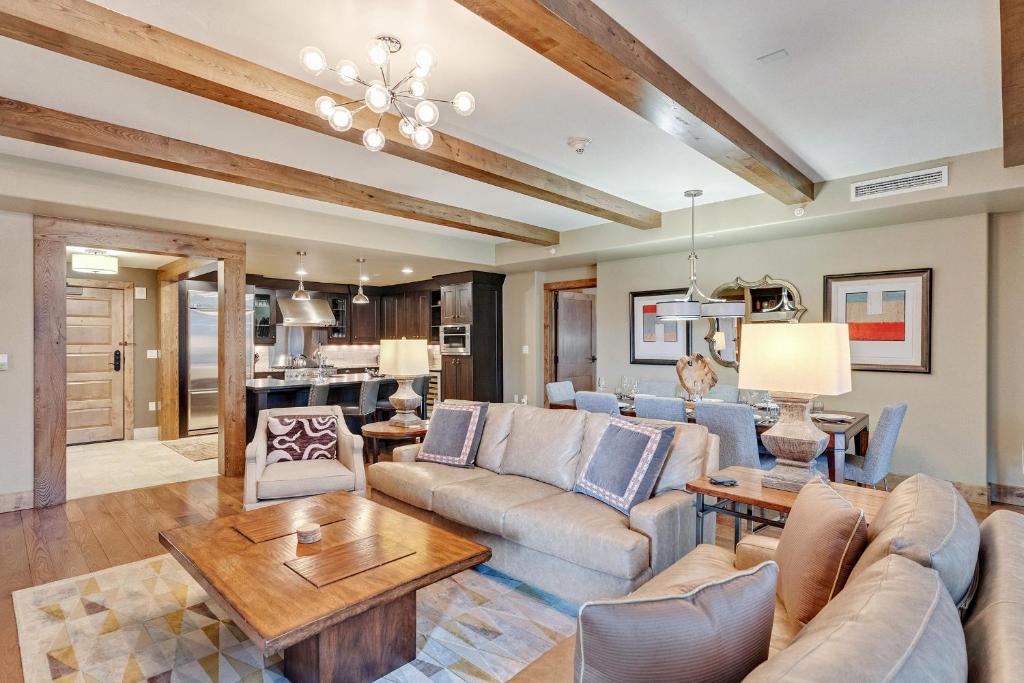 Edgemont 2306 - Luxury Ski-in Ski-out Condo, Steamboat Springs