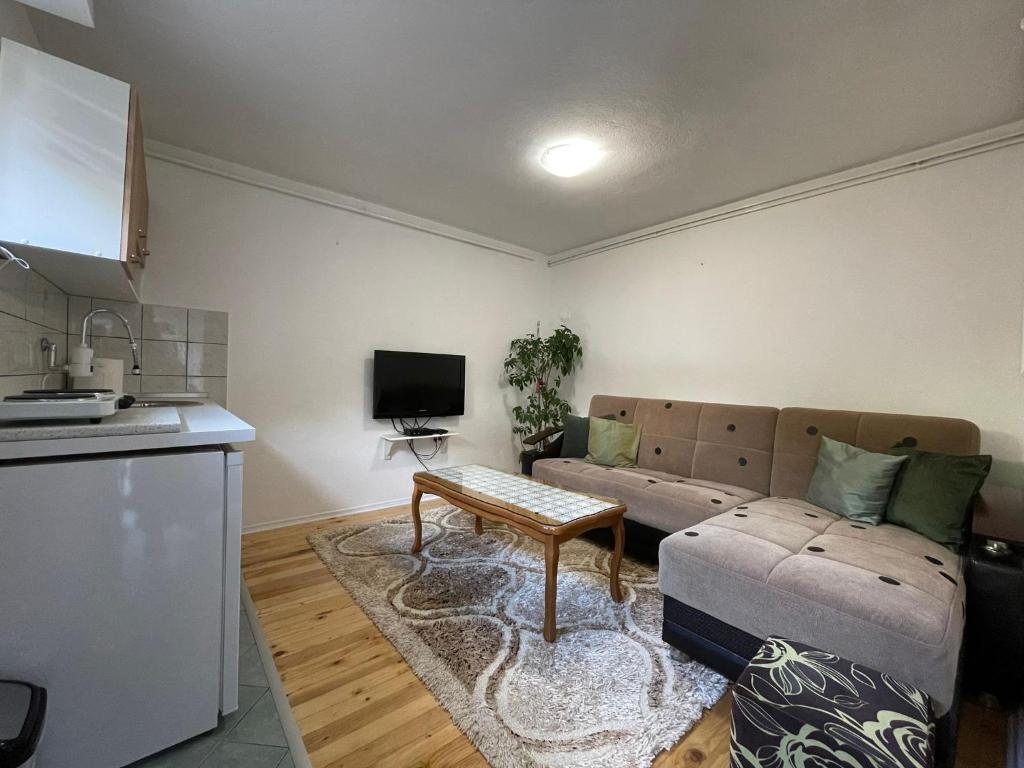 Dreamy Garden Apartment - 2