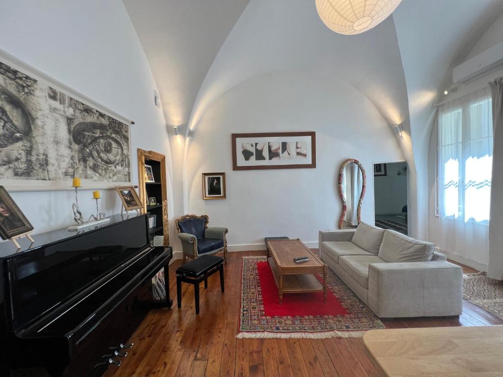 Courbet's bachelor pad - 4