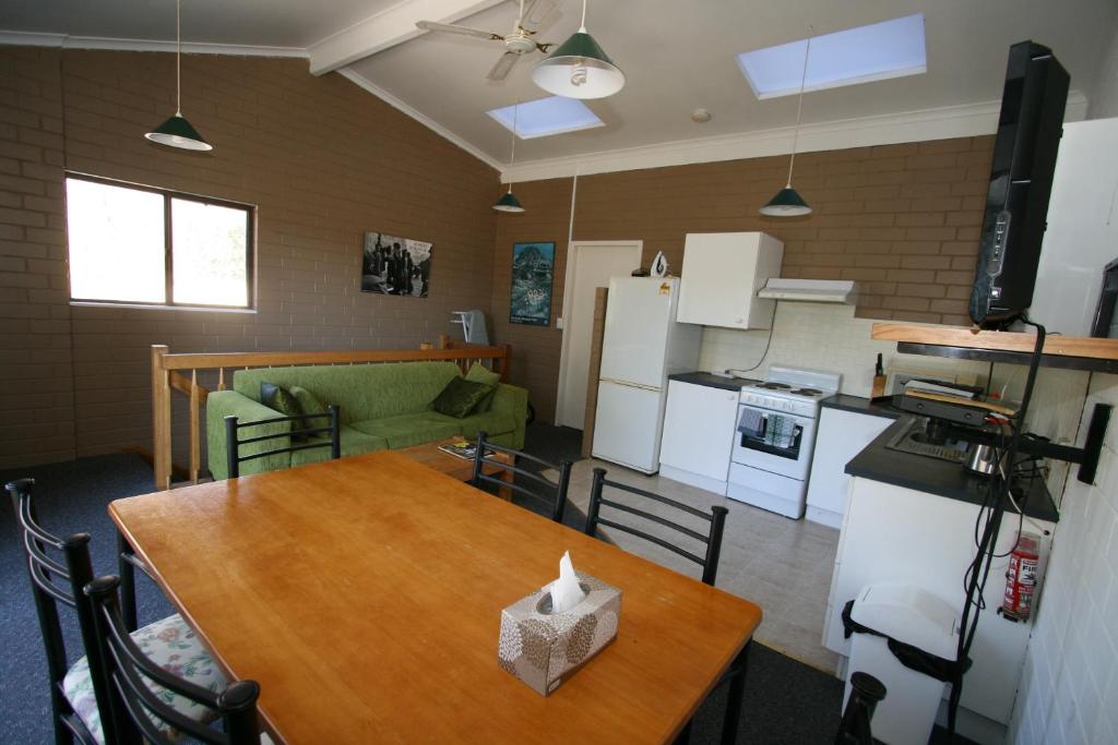 Alpha Centauri 8 - Budget Jindabyne Holiday Apartment photo