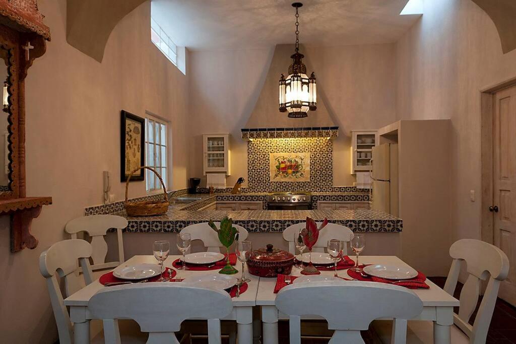 Casa Robelina 4bd+4bths. Center. - 5