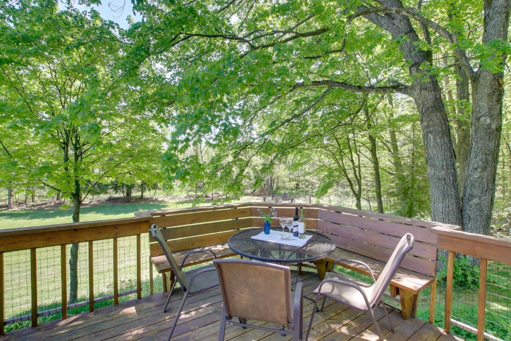 Updated Home with Deck 2 Mi to Sister Bay Beach!, Sister Bay