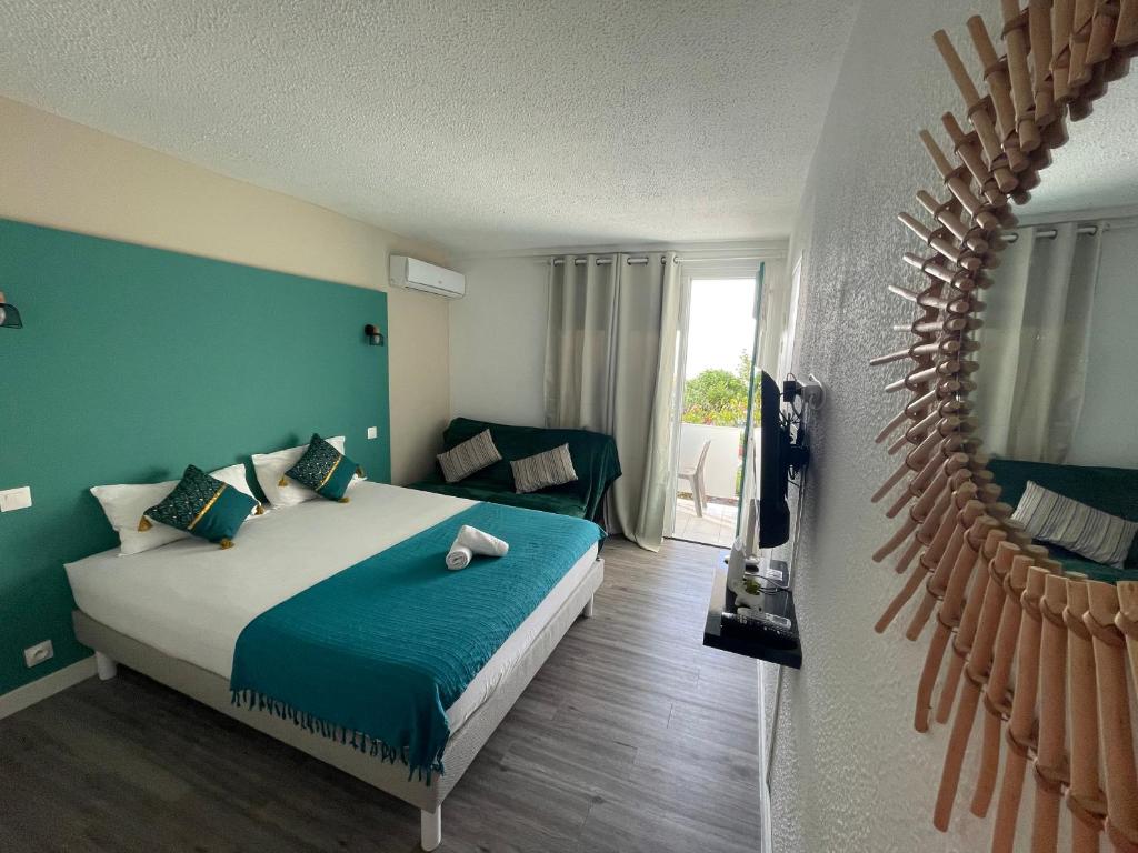 Ixora Studio, Les Trois-Îlets