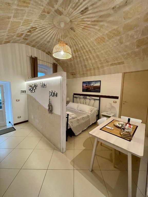 Dimora Aversa, Monopoli