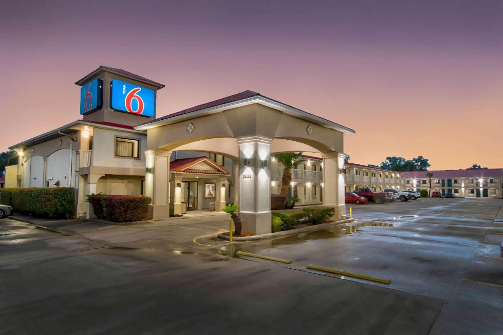 Motel 6-Sulphur, LA — Hotel in Sulphur (LA)
