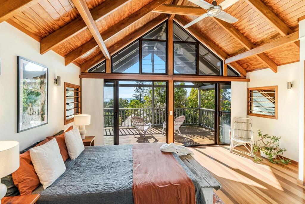 The Hideaway In Angourie - Hear the waves break on Spooky Beach, Yamba