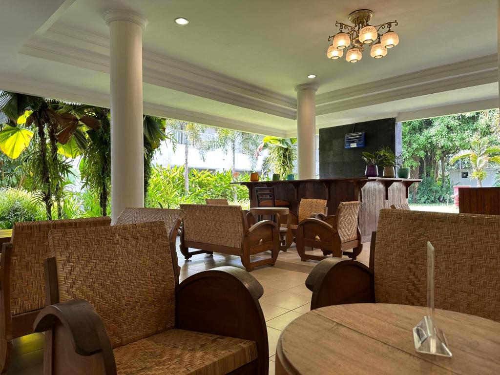 Lobby, Sare Hotel Yogyakarta (Muslim Friendly) in Yogyakarta