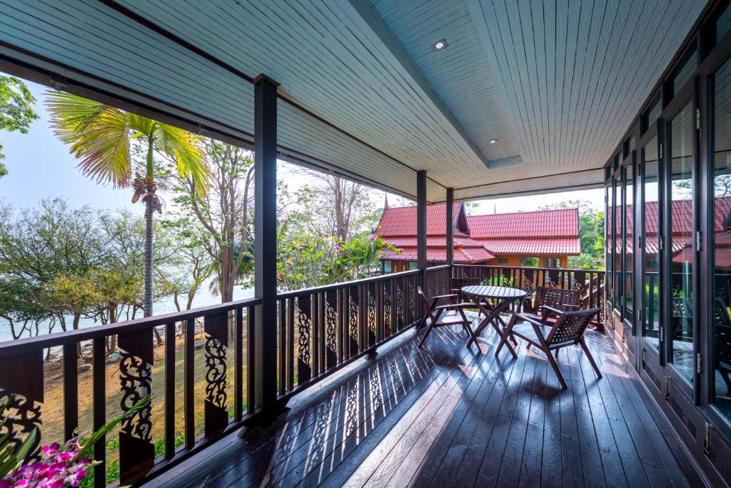 Balcony/terrace, Phi Phi Natural Resort in Ko Phi Phi