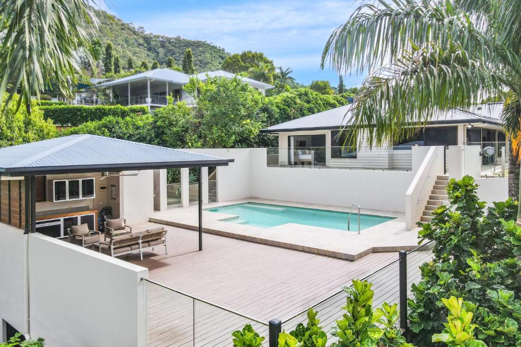 The Orchard House - Luxury Villa on a Sprawling Tropical Acreage