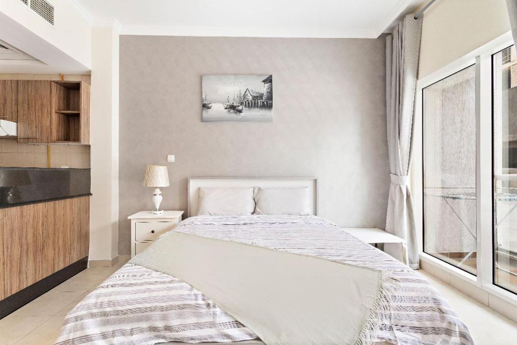 ALiving Luxury Studio Apartment at Burj Al Nujoom Downtown Dubai — Hotel in Dubai