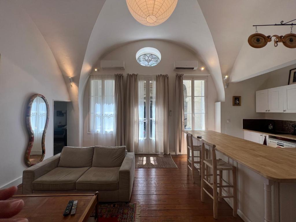 Courbet's bachelor pad - 5