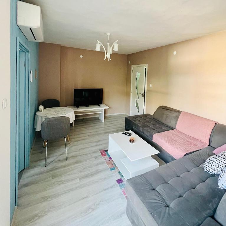 Midtown Apartment, Kardžali