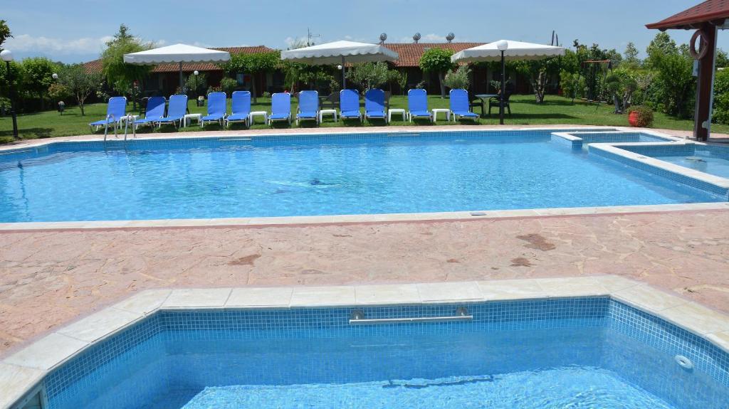 Denis Hotel and Bungalows photo