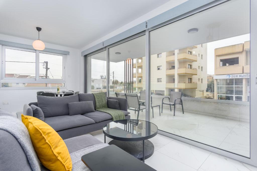 Mirage 2-BR Apartment in Larnaca, Larnaka