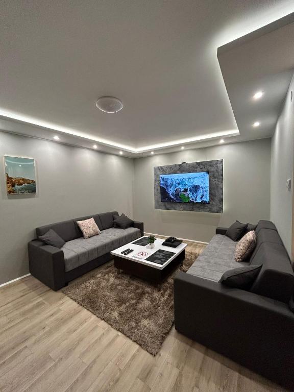 Mirrors Apartmani, Zrenjanin