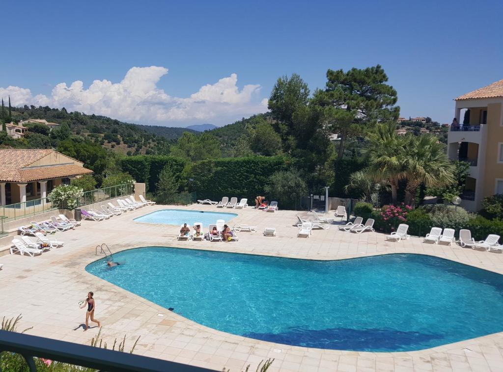 CHARMANT APPARTEMENT T2 VUE SUR PISCINE - 1