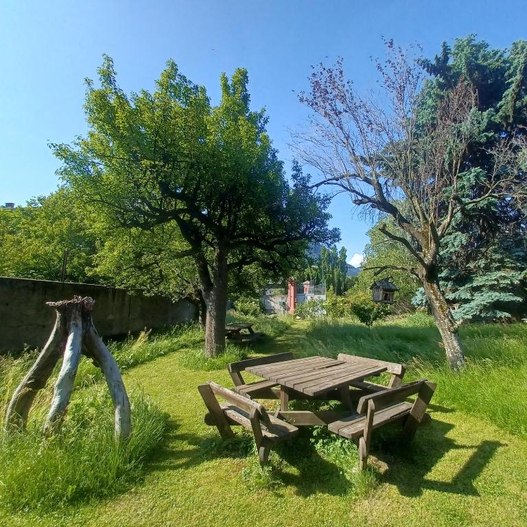 Chalet Les Cols - Chambres avec terrasse & jardin - proche de la nouvelle gare - 4