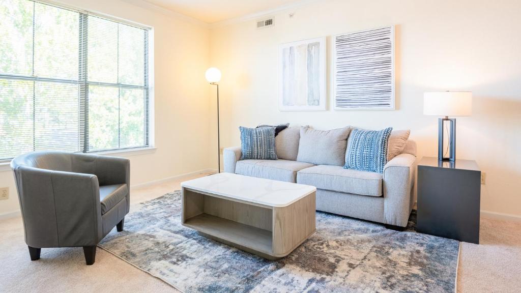 Modern Apartment in Prime Location ID8230