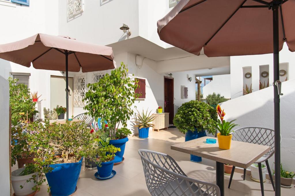 Angelica's Deluxe Rooms in Adamas photo