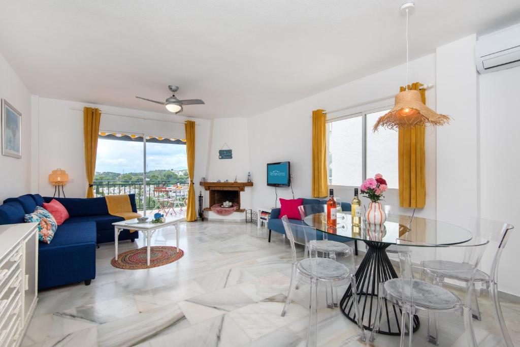 RentAndHomes Calahonda Sea View and Golf - 3