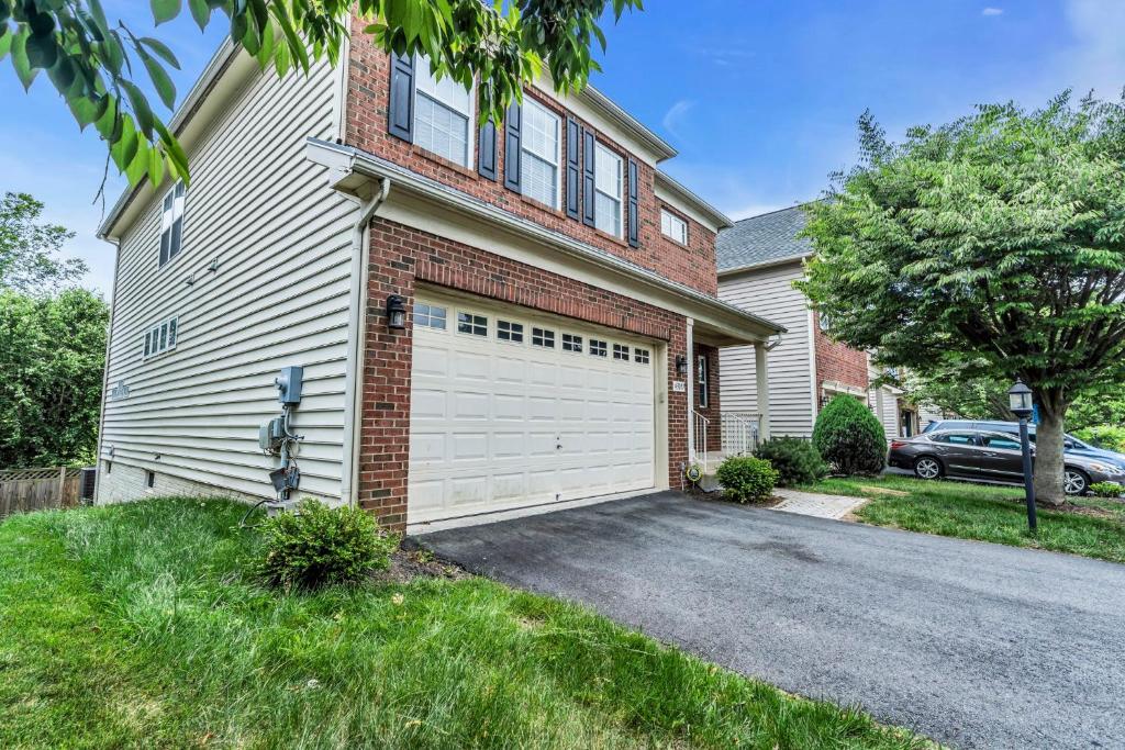 Luxurious Stylish Home 5BD+Gym/13Mins-IAD
