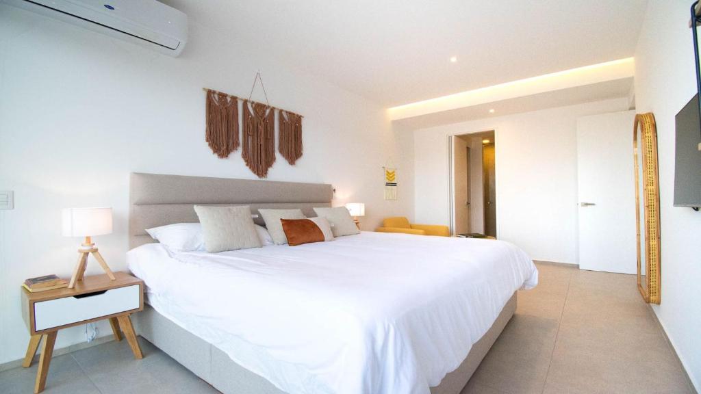 Brand New Condo Aria Ocean 614 by Kivoya - 4